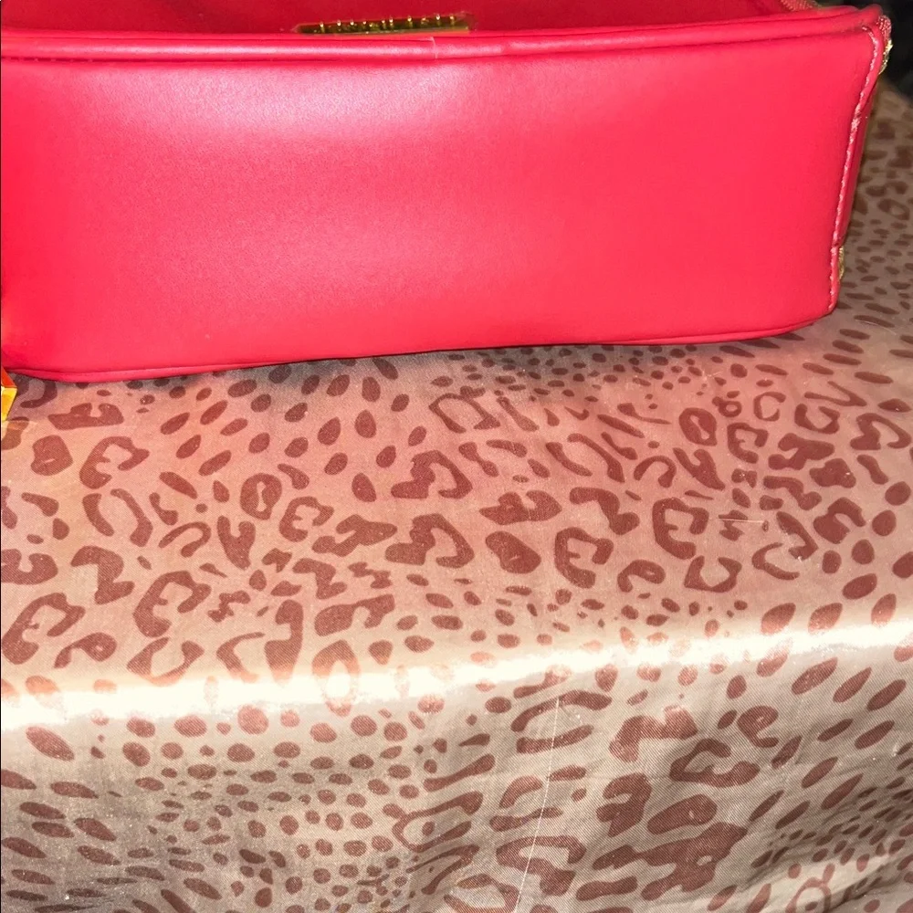 Joy & Iman Cherry Red Leather Crossbody Bag - Picture 4 of 12